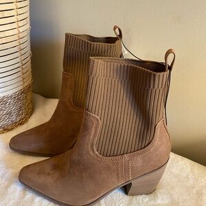 ✨NWT✨Universal Thread Brown Ankle Boots